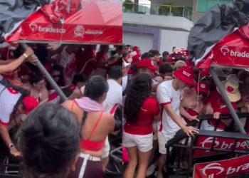 Vídeo mostra gradil e cobertura desabando durante tumulto na fila do Bumbódromo