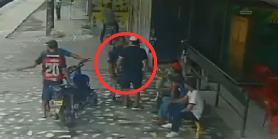 Vídeo mostra momento em que homem leva facada nas costas em Tabatinga