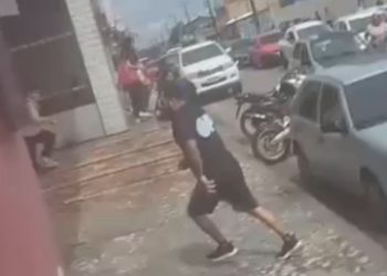Após discussão no trânsito, tiroteio perto de escola termina com três pressas em Manaus