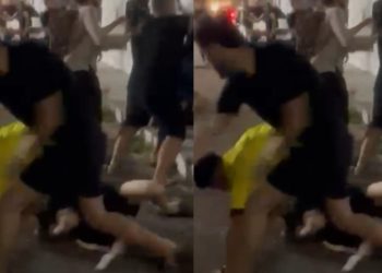 Vídeo: Na saída da faculdade, universitários trocam socos e chutes na Djalma Batista