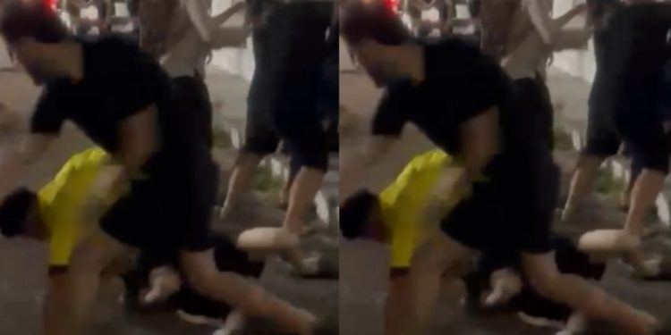 Vídeo: Na saída da faculdade, universitários trocam socos e chutes na Djalma Batista