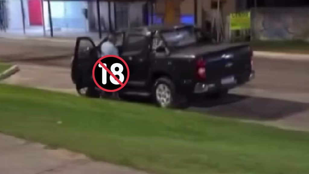 Motorista sem vergonha é flagrado 'metend0 a vara' em rua de Manaus