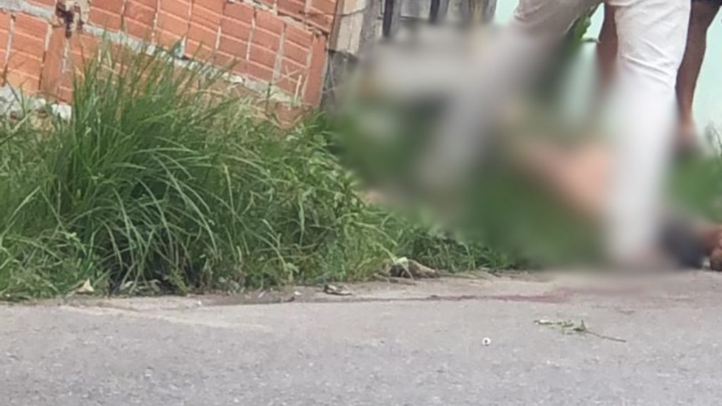 Batida entre duas motocicletas deixa quatro feridos na zona leste de Manaus