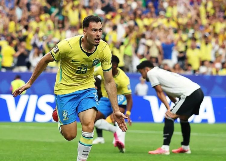 Brasil vence o Japão por 2 a 1, de virada, e avança às oitavas de final