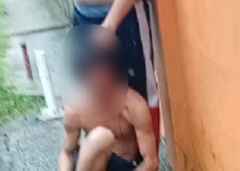 Veja: Após invadir casa, bandido leva 'pisa' de moradores no Rio Piorini