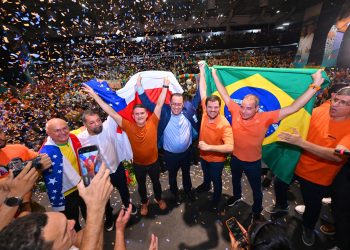 AVANTE REÚNE 12 MIL PESSOAS
