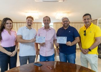 Partido de Omar Aziz amplia força no interior, e mais três prefeitos se filiam durante o feriadão