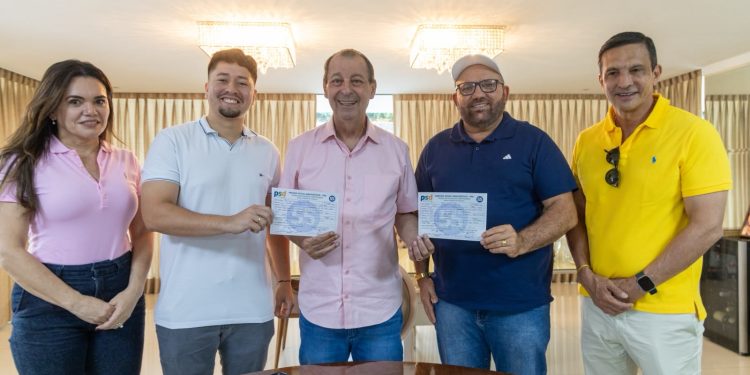 Partido de Omar Aziz amplia força no interior, e mais três prefeitos se filiam durante o feriadão