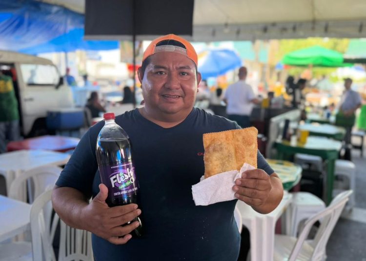 Pastel quentinho e Flesh geladinho: a combinação perfeita da Feira da Aparecida