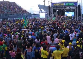 Marcha para Jesus transforma o Sambódromo em Catedral ao ar livre