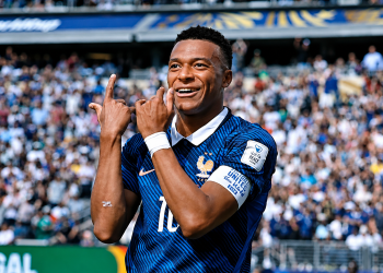 Mbappé iguala Messi com 13 gols em mundiais