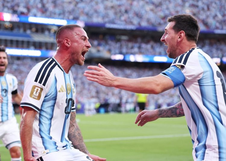 Argentina luta até o fim, vence a Suiça e garante vaga na semifinal da Copa
