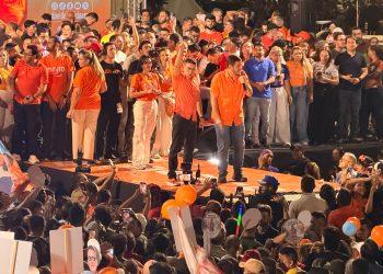 AVANTE PARA VITÓRIA – David mostra força e reúne multidão