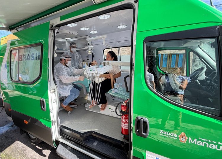 EM DOMICÍLIO – Unidade móvel oferece atendimento odontológico