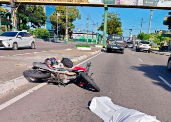 Atropelada e morta quase embaixo da passarela para pedestres