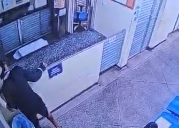 Vídeo: Durante atendimento, paciente aproveita distração e furta celular de UBS em Manaus