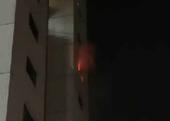 Veja: Incêndio atinge apartamento de condomínio na Ponta Negra