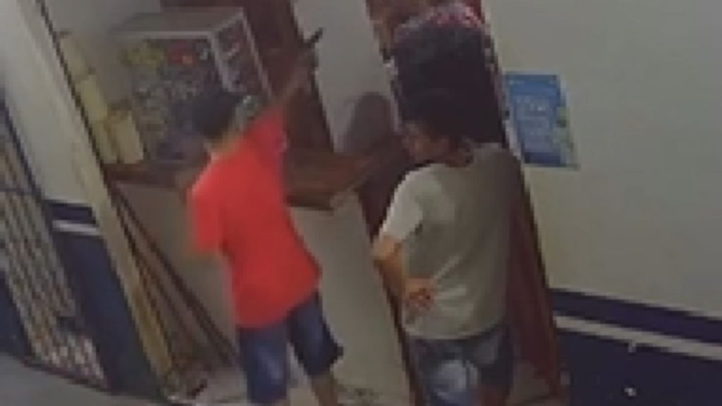 Tiro em bar deixa homem ferido e provoca correria no interior do Amazonas