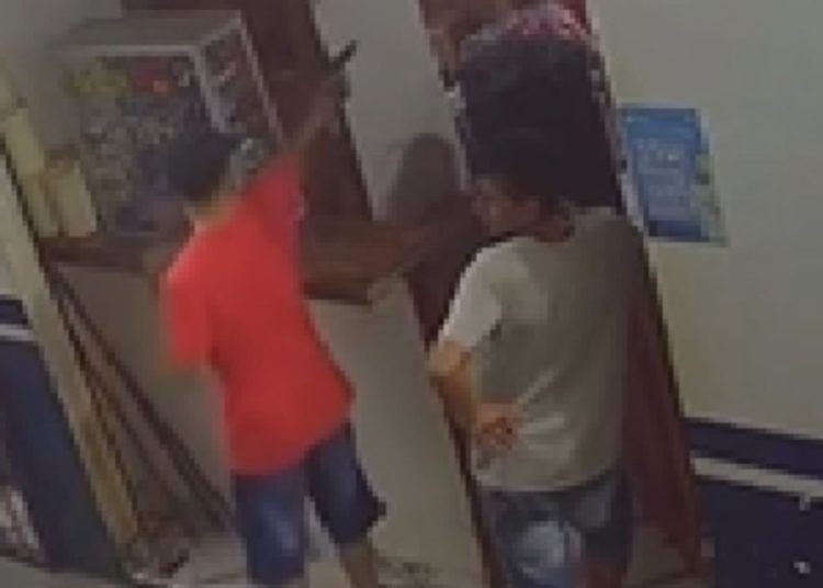 Tiro em bar deixa homem ferido e provoca correria no interior do Amazonas