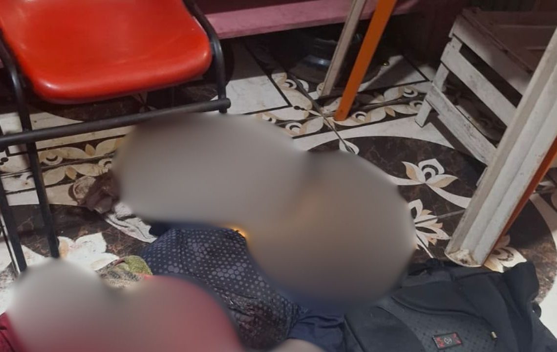 Após tentar fugir de atiradores, homem é executado dentro do comércio da avó na Compensa