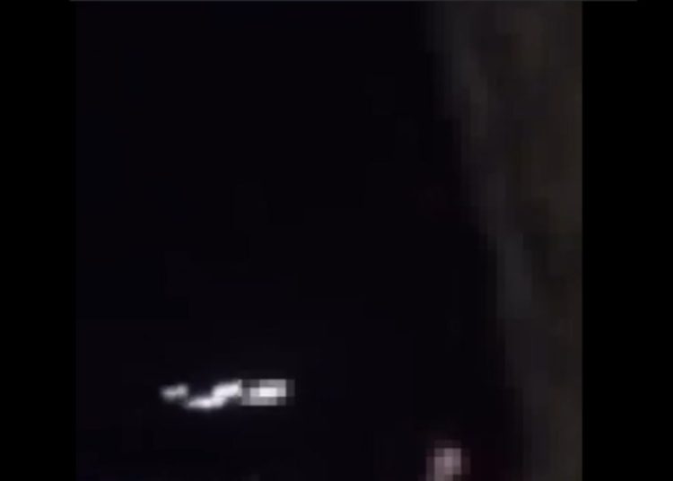 Casal transforma praia de Itacoatiara em motel e vídeo viraliza