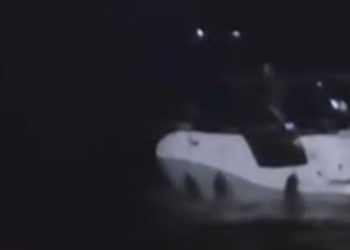 durante festa em lancha na Ponta Negra, tiros provocam pânico e casal pula no rio