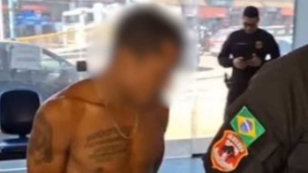 Após invadir igreja para furtar, homem é espancado por moradores e preso em Manaus