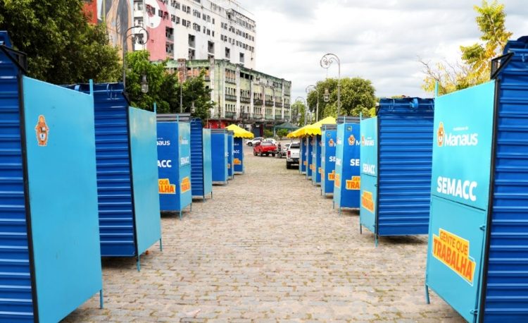 Prefeito Renato Junior entrega novas estruturas para camelôs do Centro de Manaus