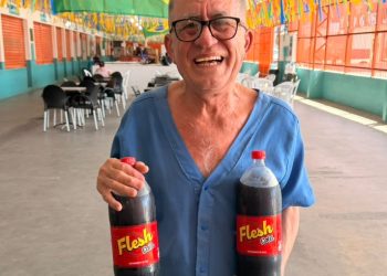 Calorão? Vem de Flesh Cola