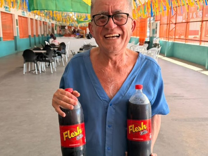 Calorão? Vem de Flesh Cola