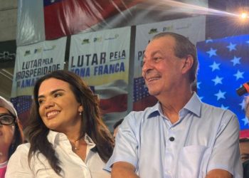 Omar mostra prestígio, lota o Clube do Trabalhador e oficializa candidatura a governador