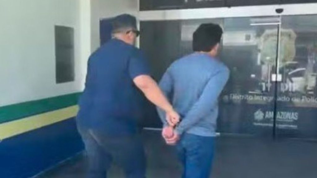 Preso que fugiu algemado durante escolta é recapturado em Manaus