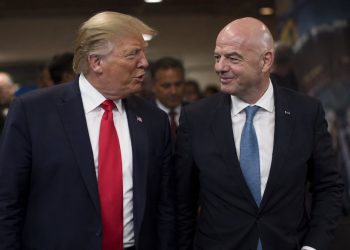 Pagamento do cartão vermelho- Trump quer presidente da Fifa na OEA